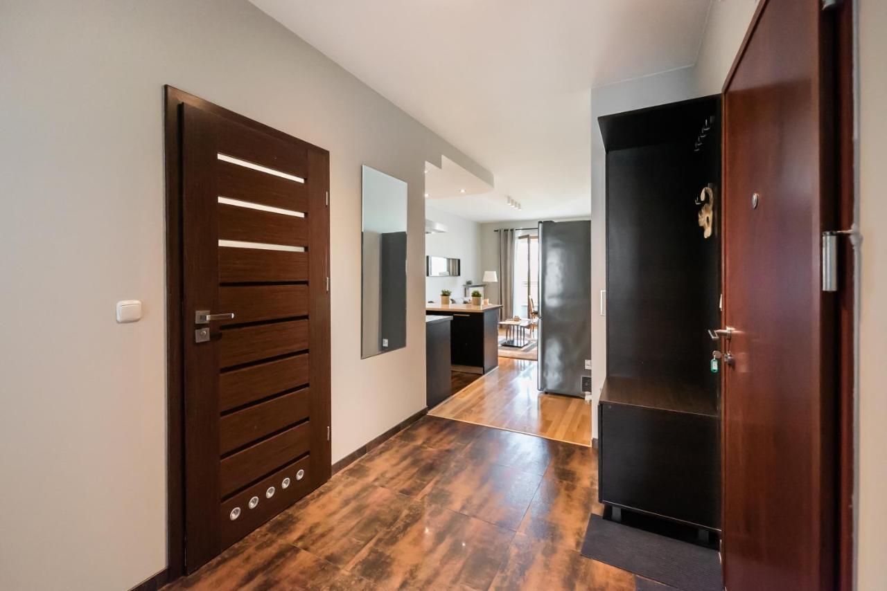 Wola Prime 2-Bedroom Apartment وارسو المظهر الخارجي الصورة